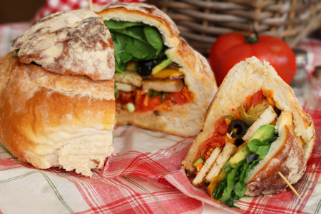 Деревенский хлеб на закваске: ароматный сэндвич